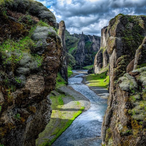 Fjaðrárgljúfur Canyon